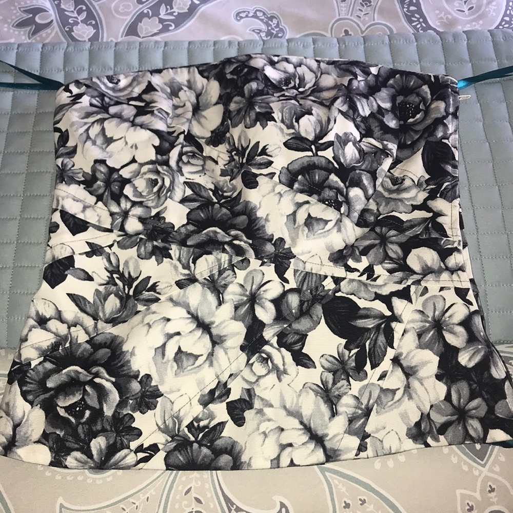 White House Black Market Top NWT